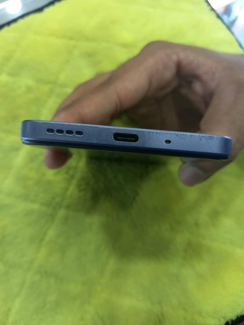 Realme C75x 4