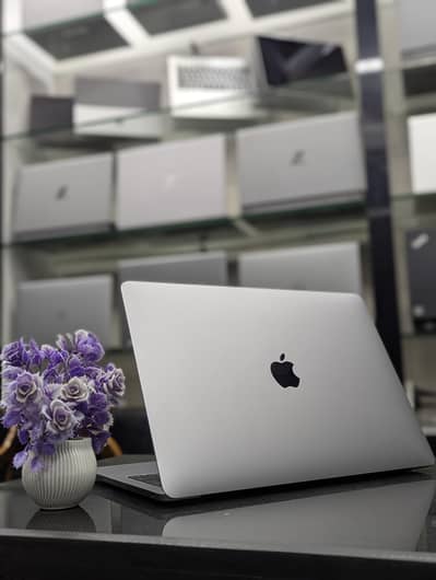 MacBook Pro | Core i5-2019 | 16gb Ram | 256gb | 13" Retina Display
