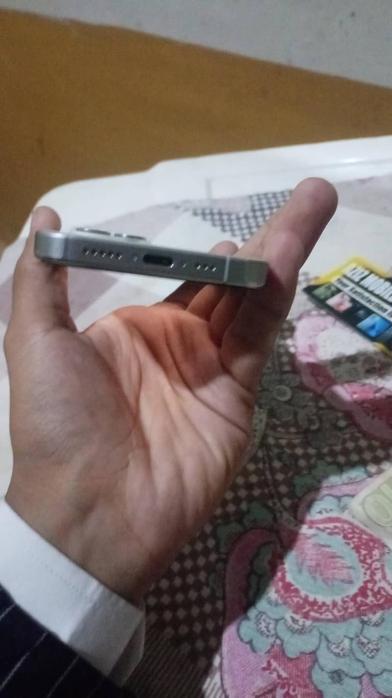 Apple iPhone 15 Pro 3