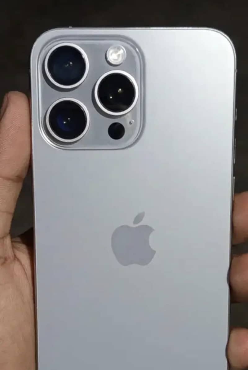 Apple iPhone 15 Pro Max 2