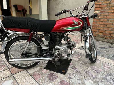 Honda CD70 red colour ma