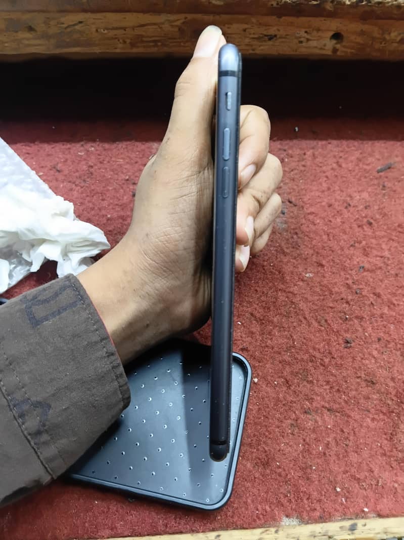Apple iPhone 8 Plus 4