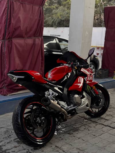 Yahama r1m replica