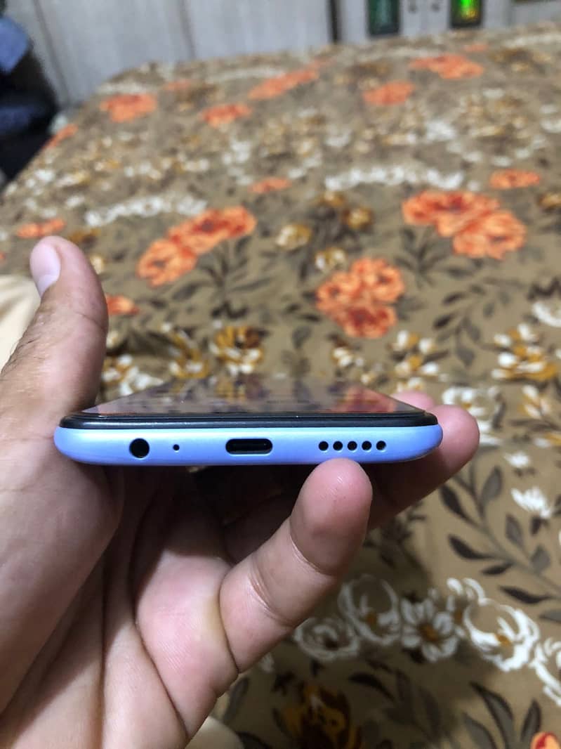 Xiaomi Redmi Note 9 with box 3