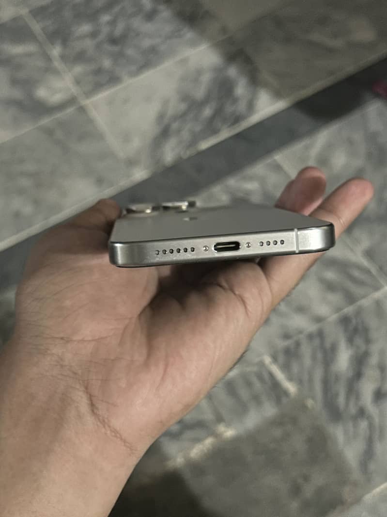Apple iPhone 15 Pro Max 1