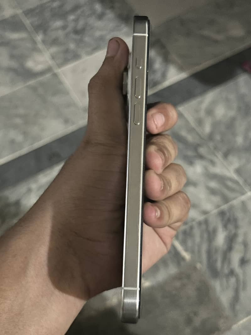 Apple iPhone 15 Pro Max 3