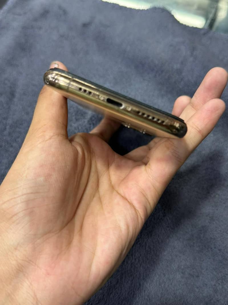 Apple iPhone 11 Pro 1