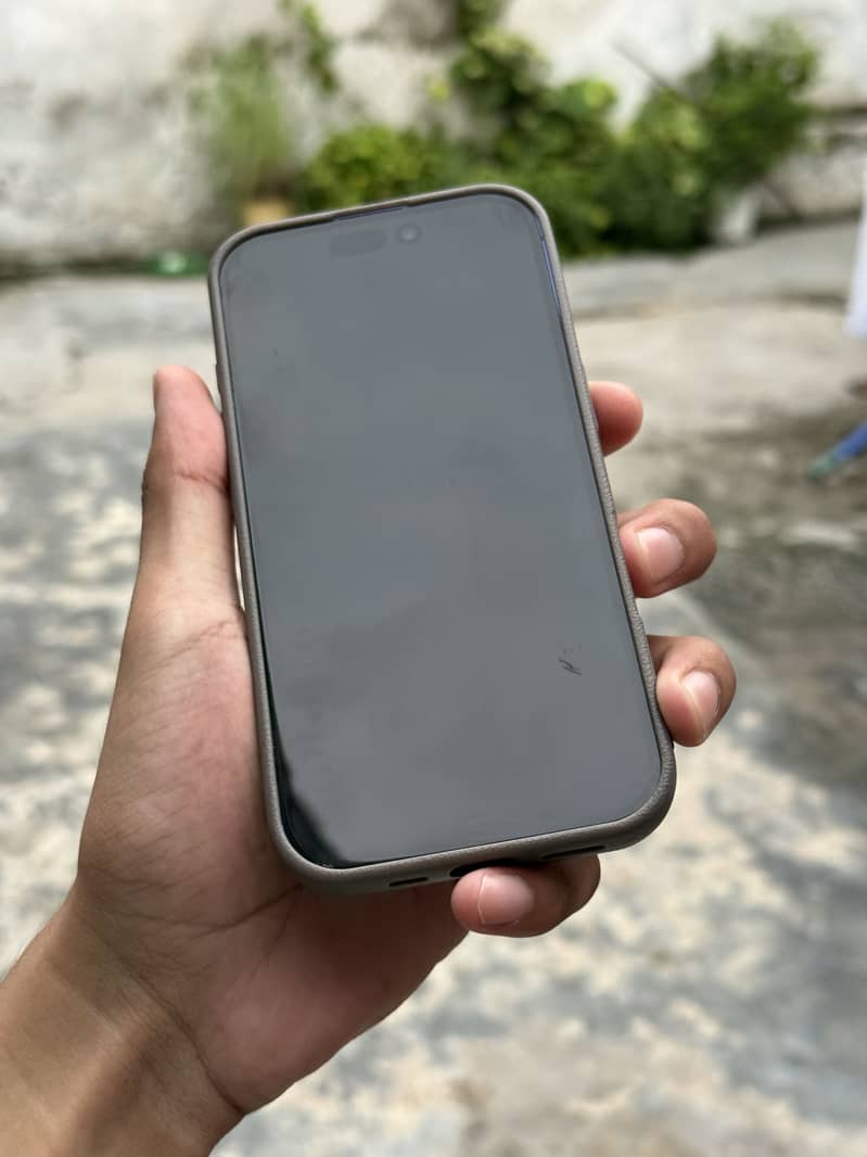 Apple iPhone 16 7