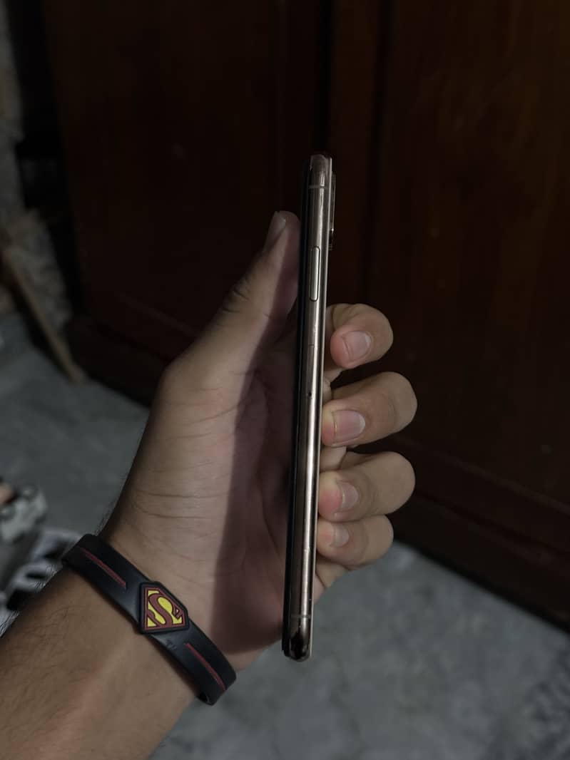 Iphone xs max 4