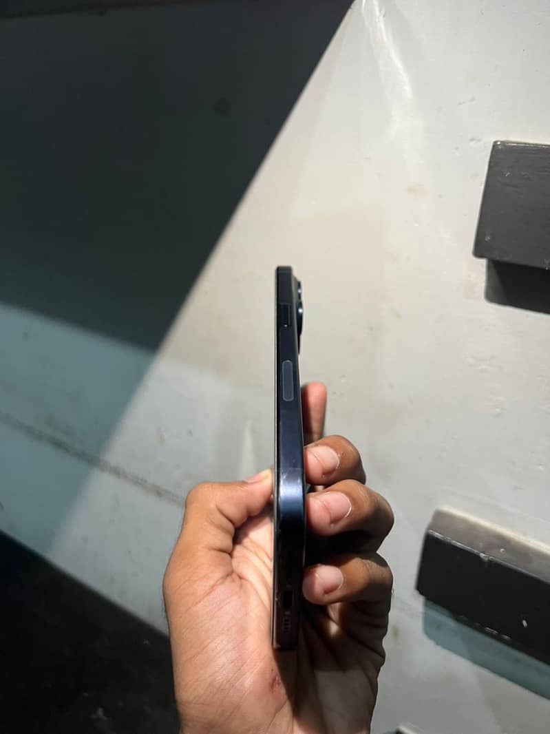 Apple iPhone 15 Pro Max 2