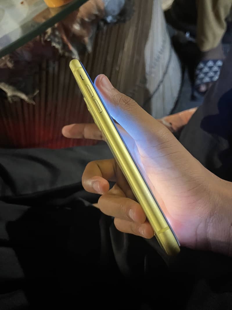 Apple iPhone 11 4