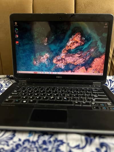 Dell latitude E6440 For Sale.