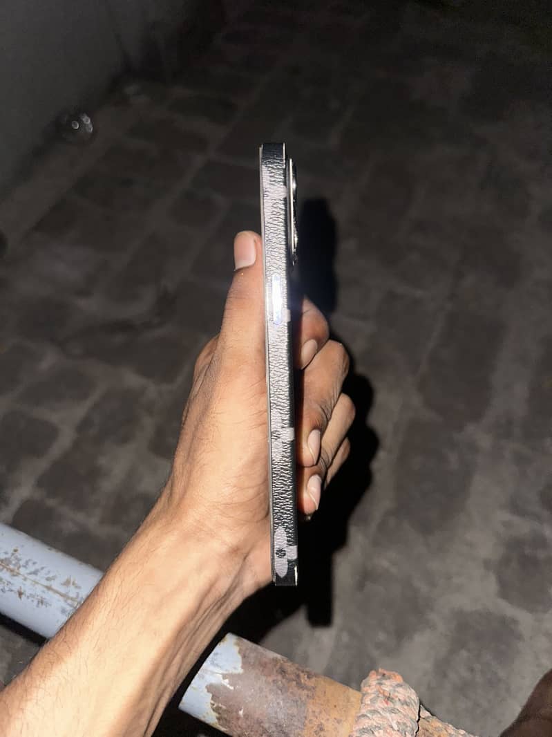 Apple iPhone 14 Pro Max 4