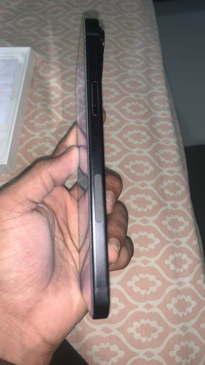 Apple iPhone 15 plus 3