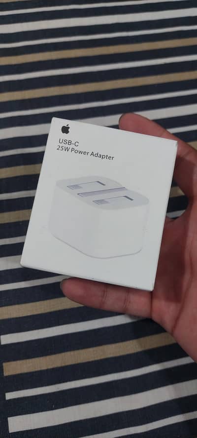 Apple 25watt 3pin adapter