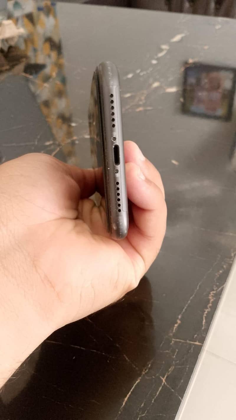 Apple iPhone 11 3