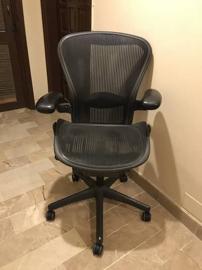 Herman Miller Classic aeron office chair  Graphite color