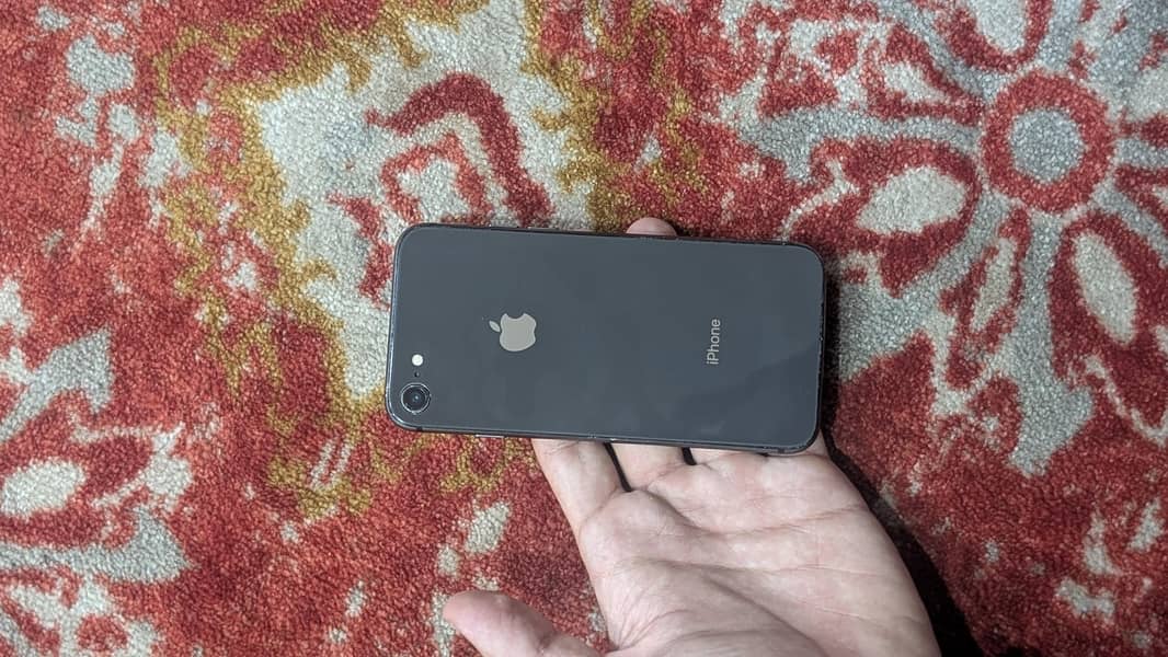 Apple iPhone 8 3