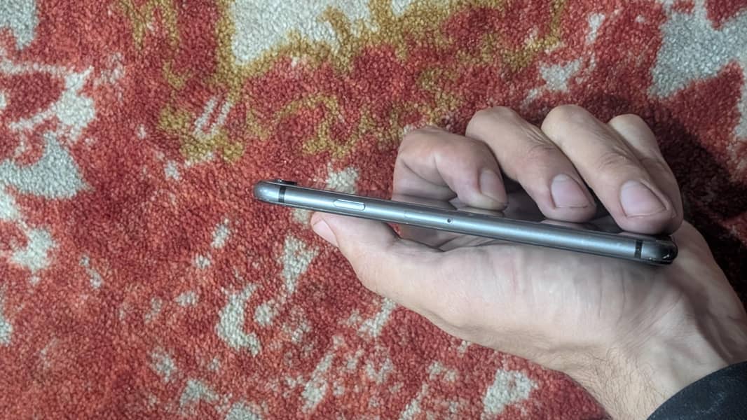 Apple iPhone 8 4