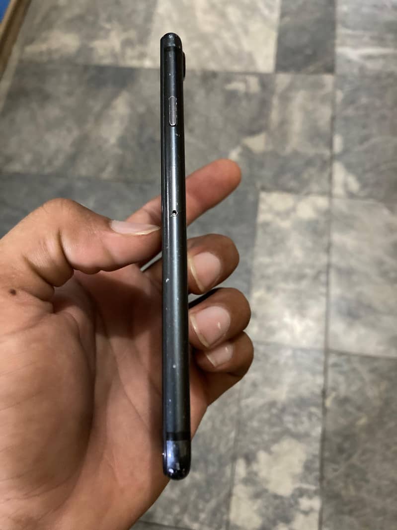 Apple iPhone 7 2