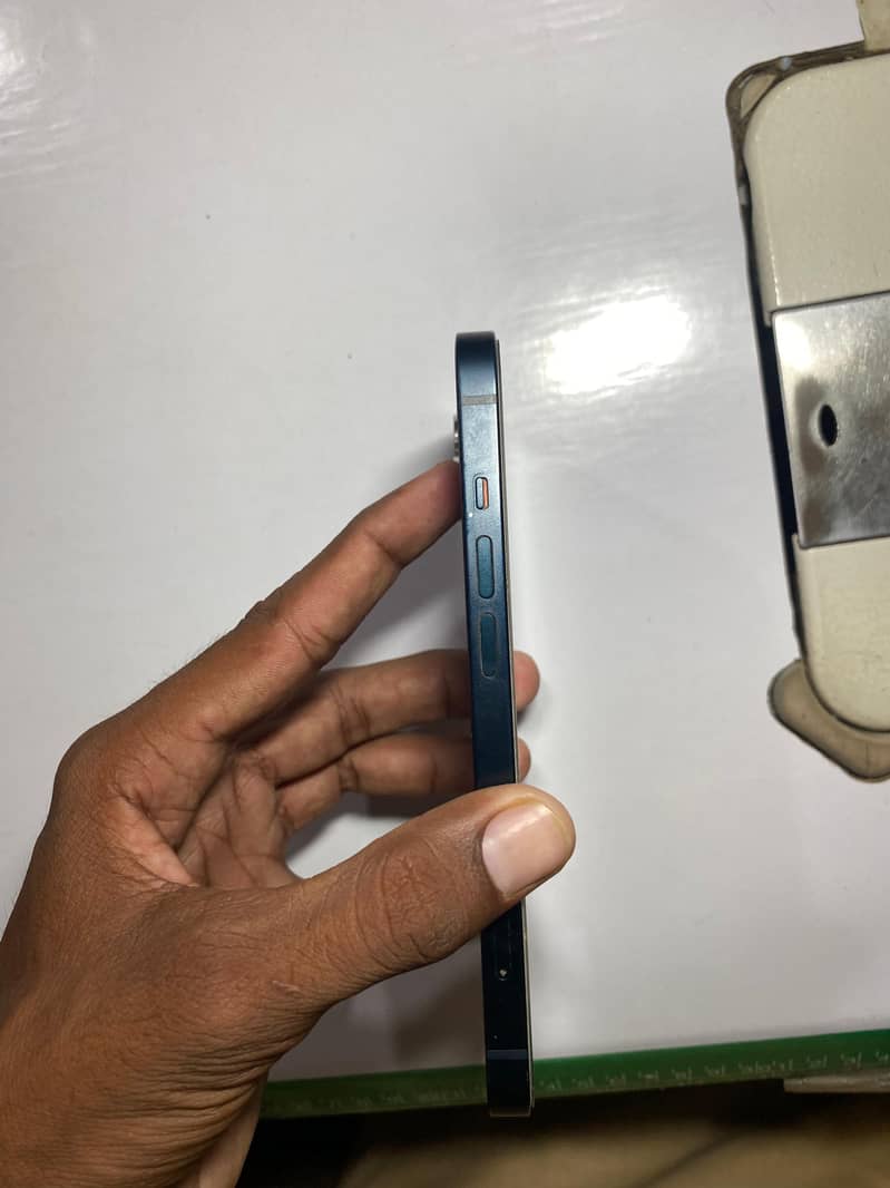 Apple iPhone 13 2