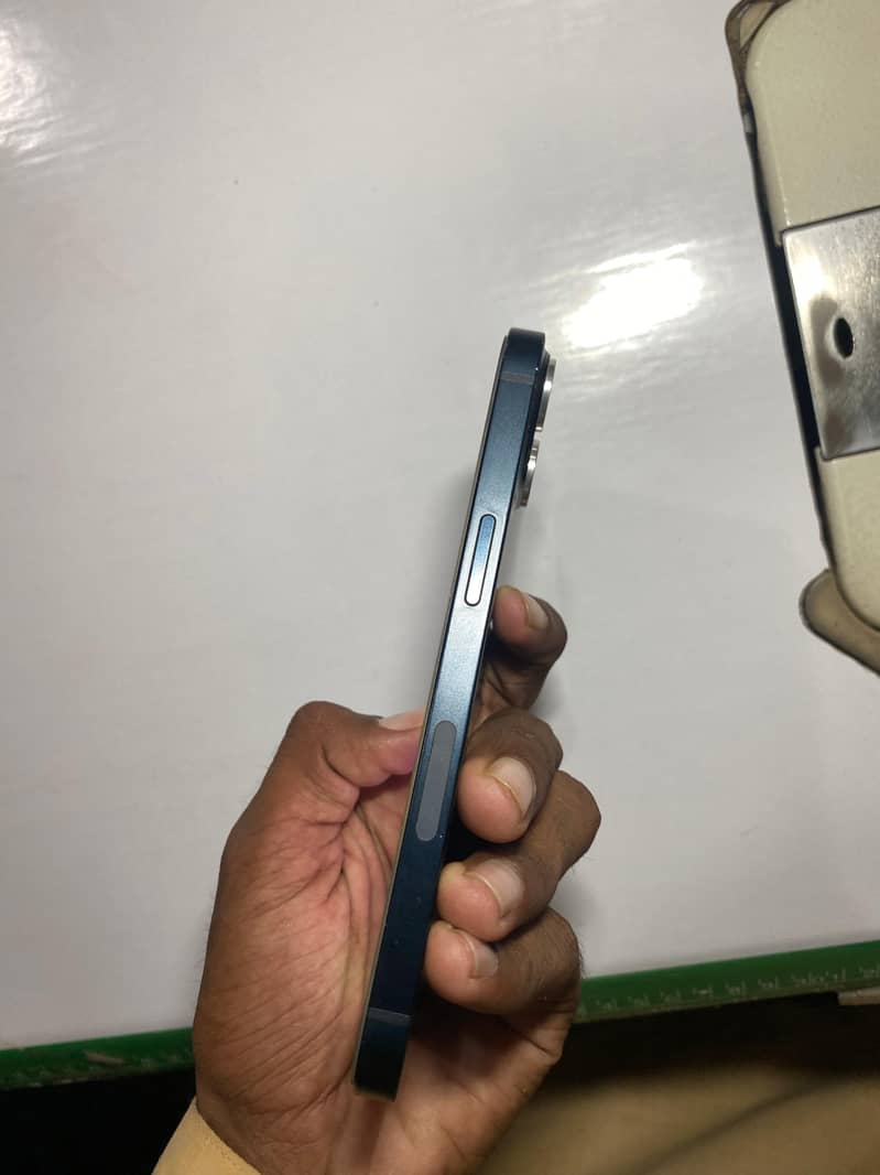Apple iPhone 13 3
