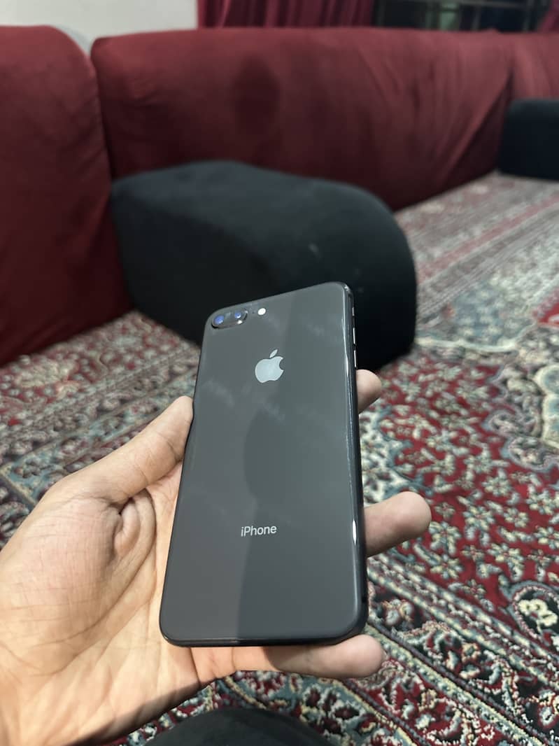 Apple iPhone 8 Plus 6