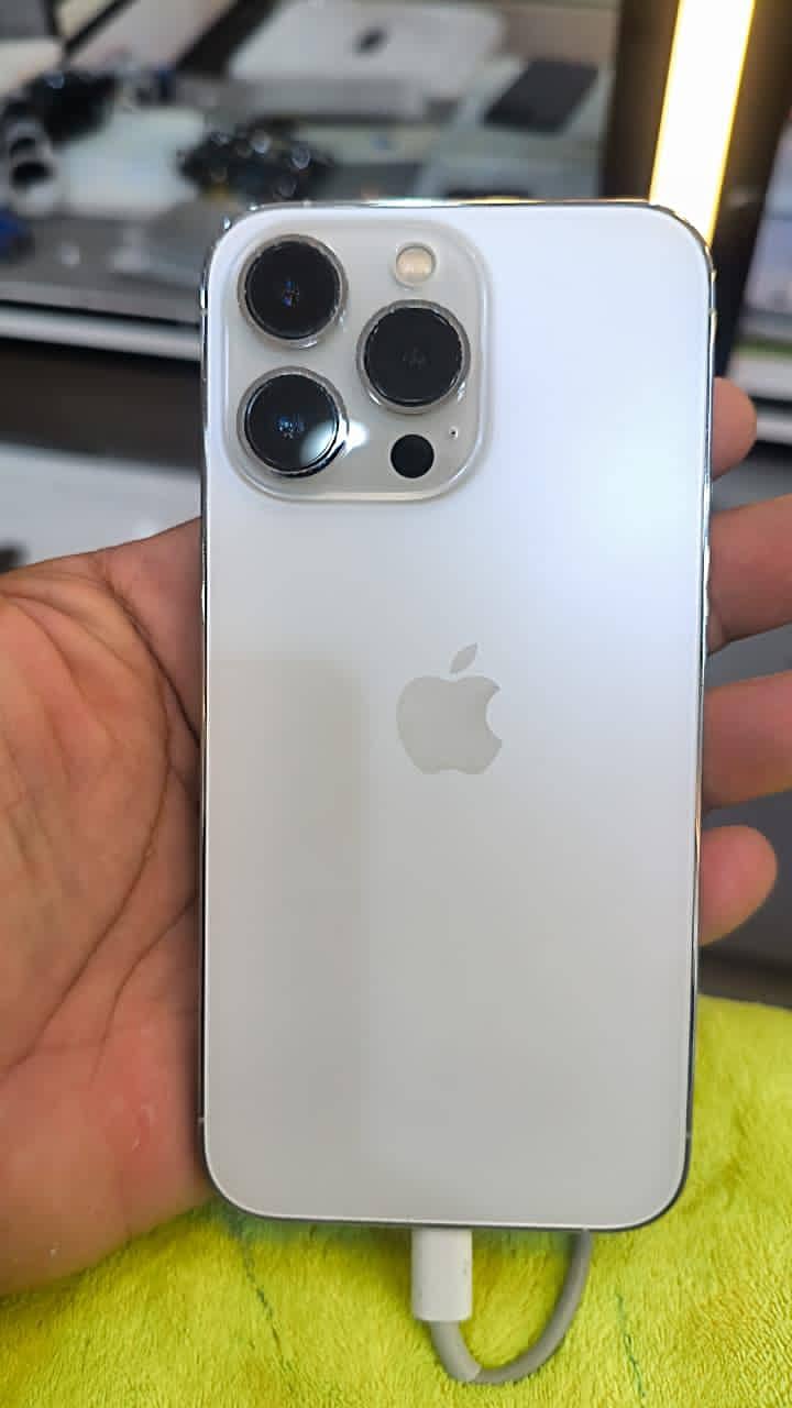 Apple iPhone 13 Pro 0