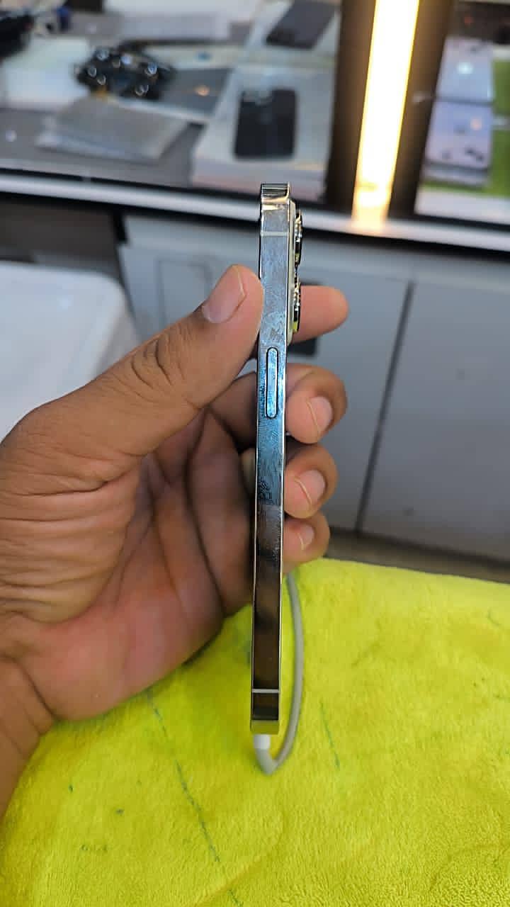 Apple iPhone 13 Pro 2
