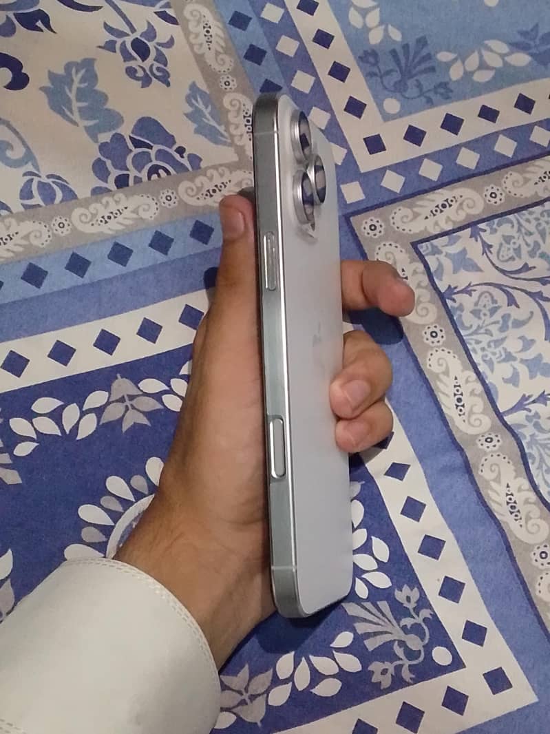 Iphone 16 pro max 1
