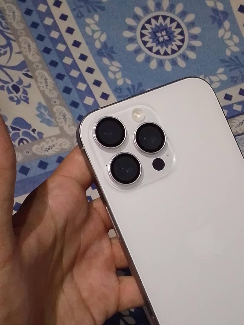 Iphone 16 pro max 4