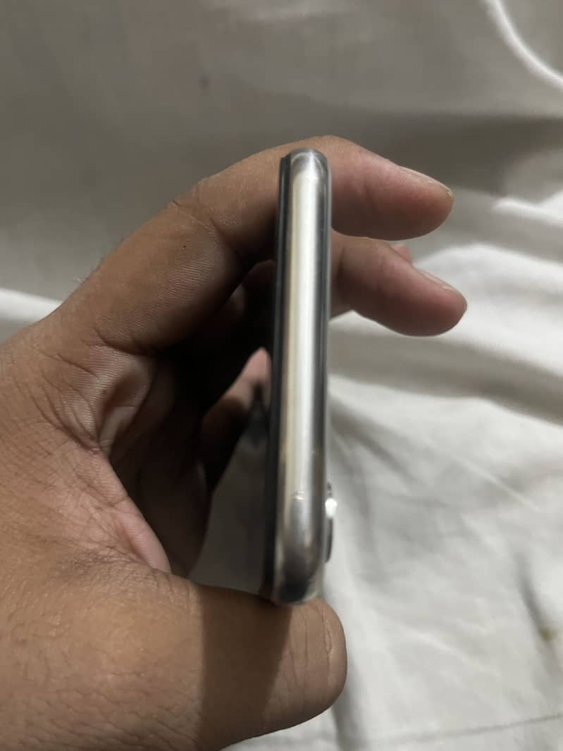 Apple iPhone X 4