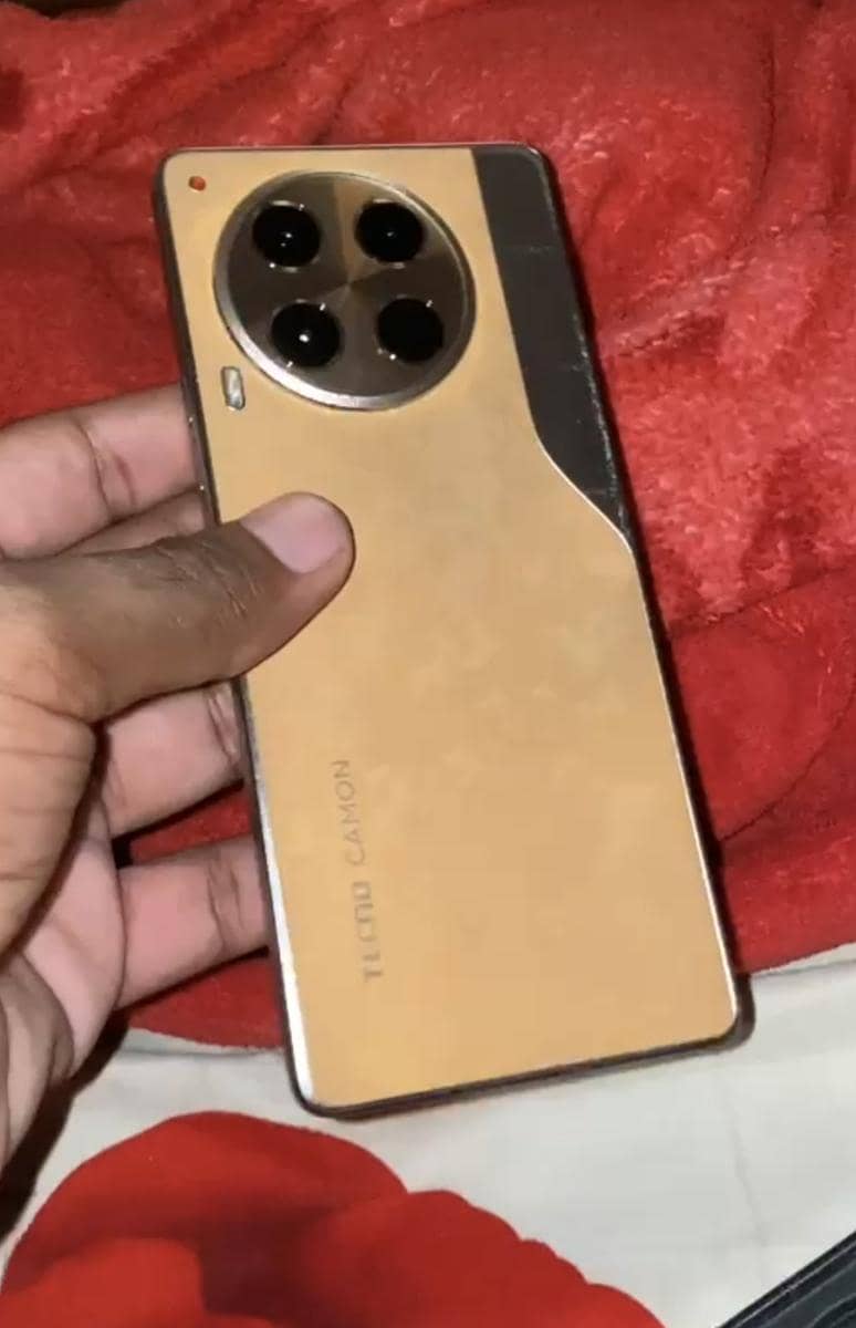Tecno CAMON 30 1