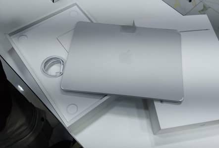 Macbook M5 AIR 16/512 13