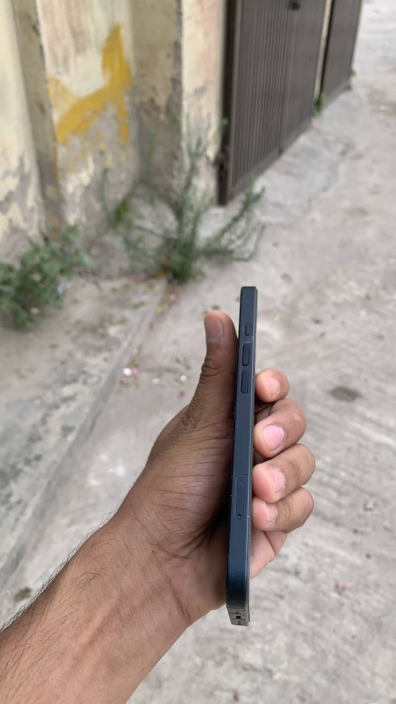Apple iPhone 13 2
