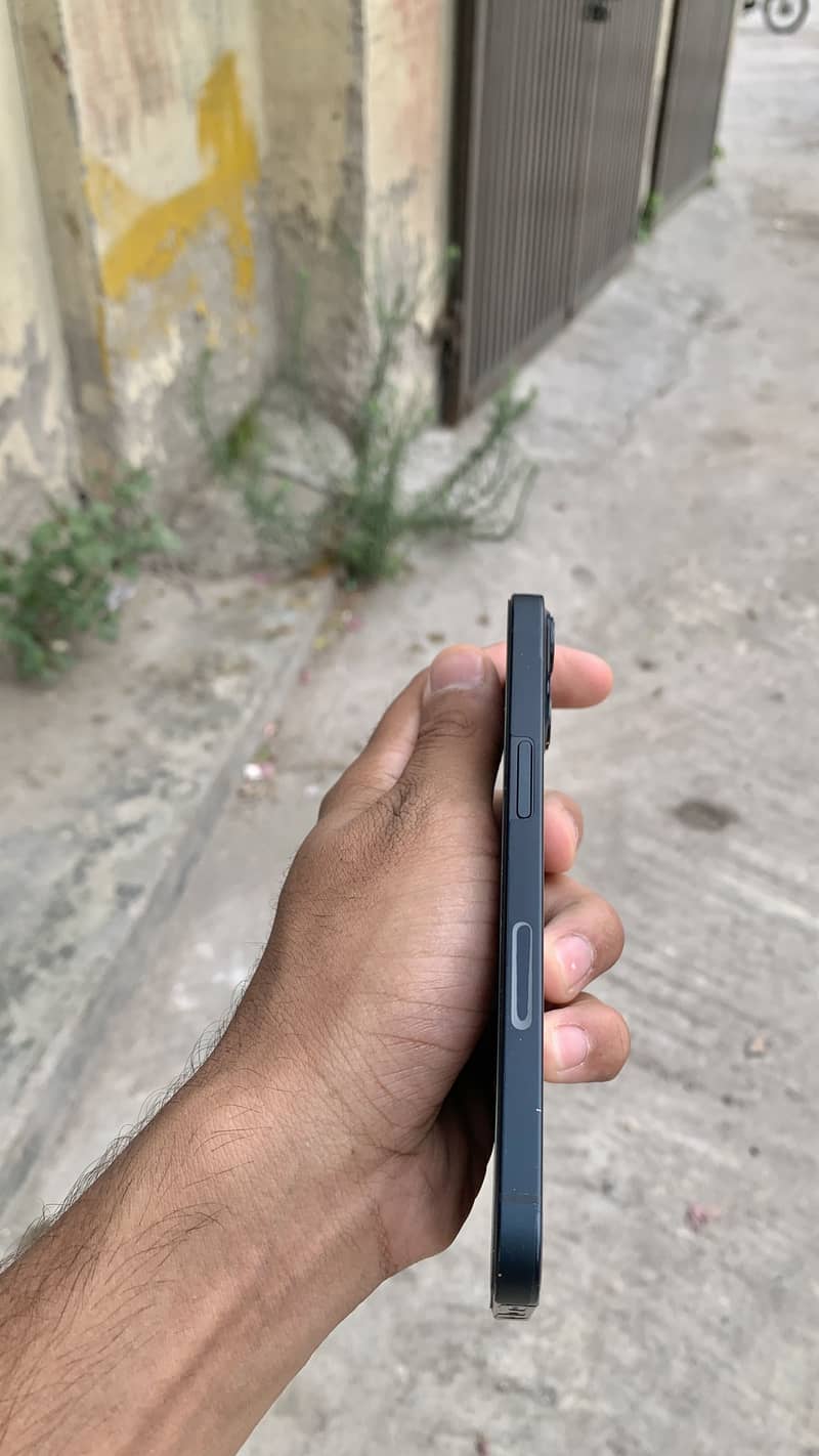 Apple iPhone 13 3