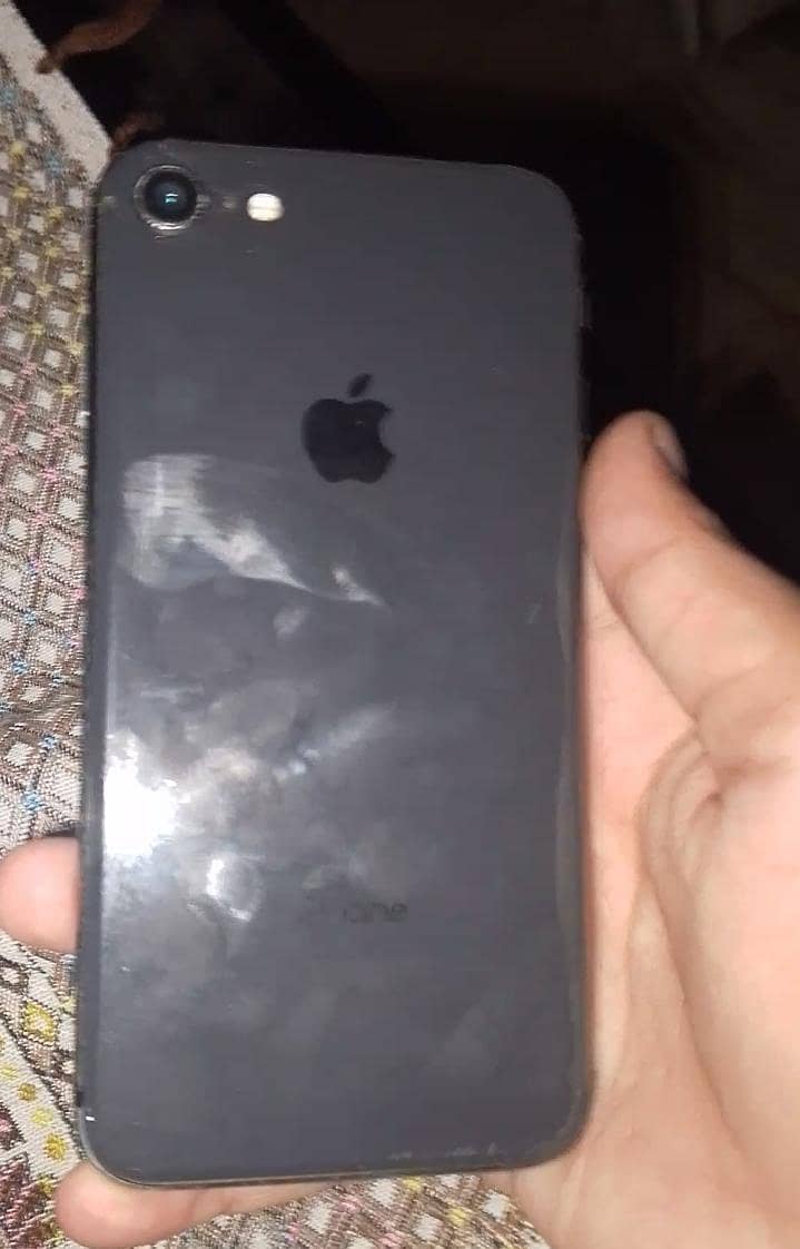 Apple iPhone 8 1