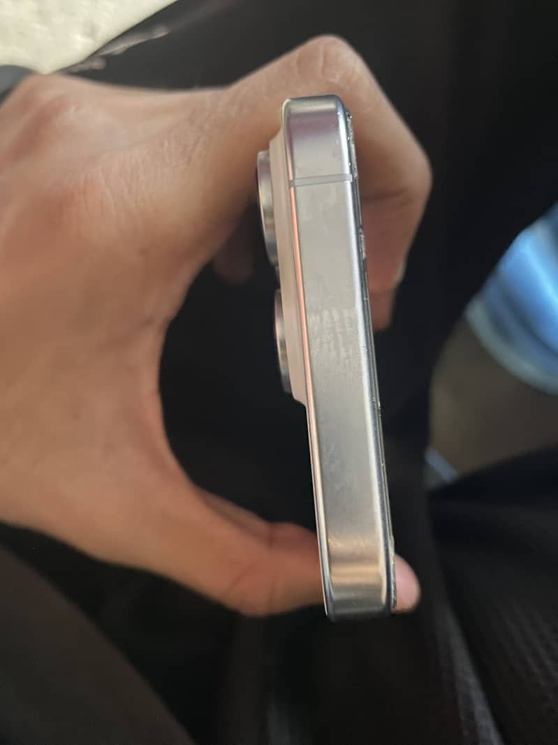 iPhone 16 pro 1