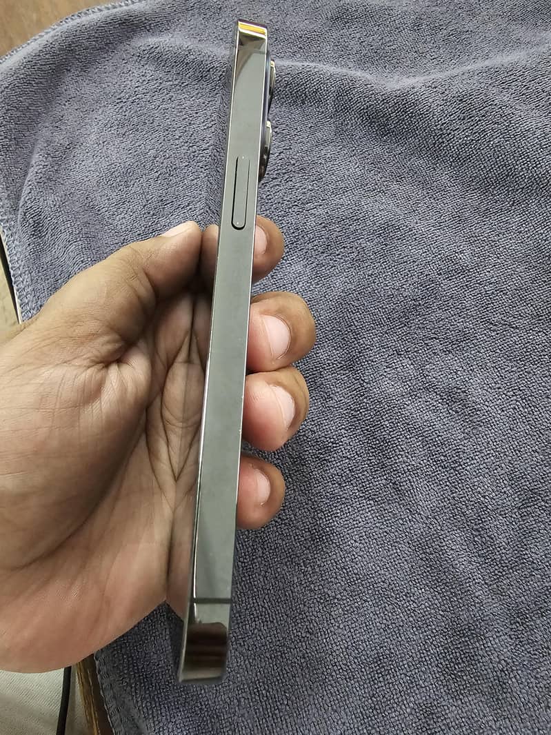 Apple iPhone 13 Pro 2