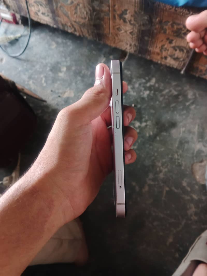 Apple iPhone 13 1