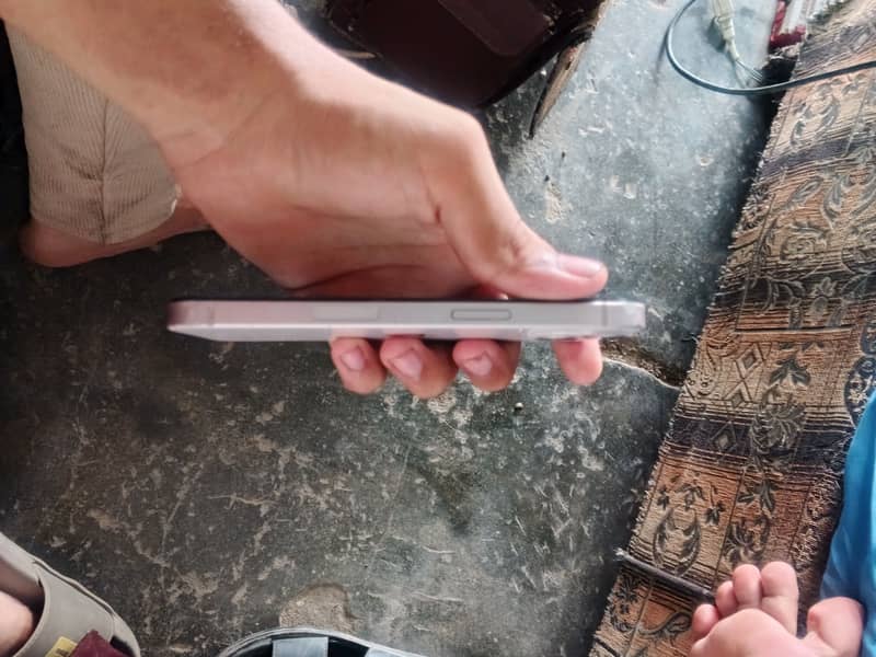 Apple iPhone 13 4