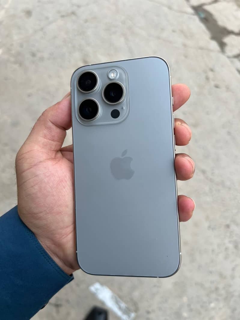 Apple iPhone 15 Pro 3