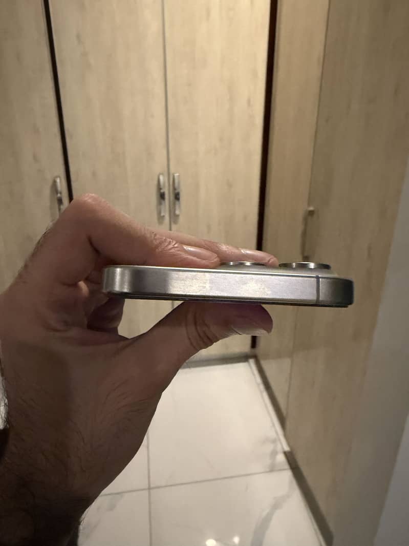 Apple iPhone 15 Pro Max 3