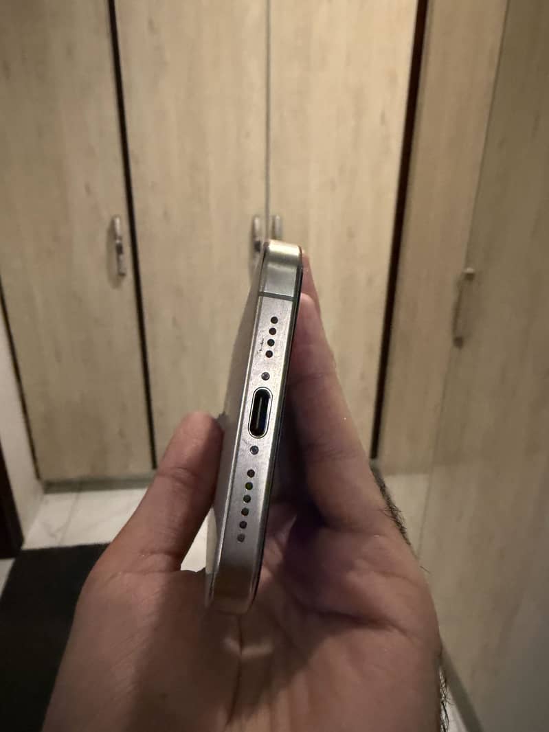 Apple iPhone 15 Pro Max 4