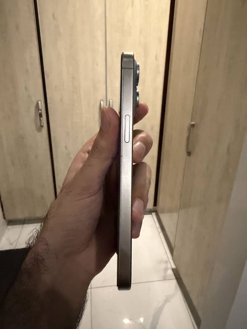 Apple iPhone 15 Pro Max 6