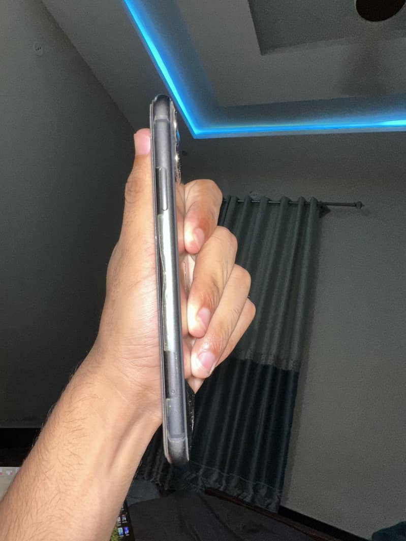Apple iPhone 11 0
