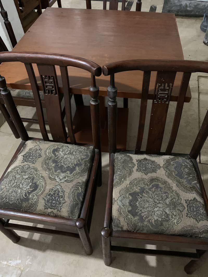 Dining table with 4 Chairs 1
