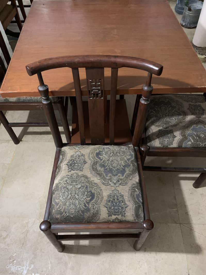 Dining table with 4 Chairs 2