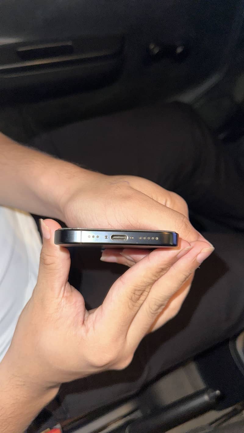 Apple iPhone 16 Pro 3