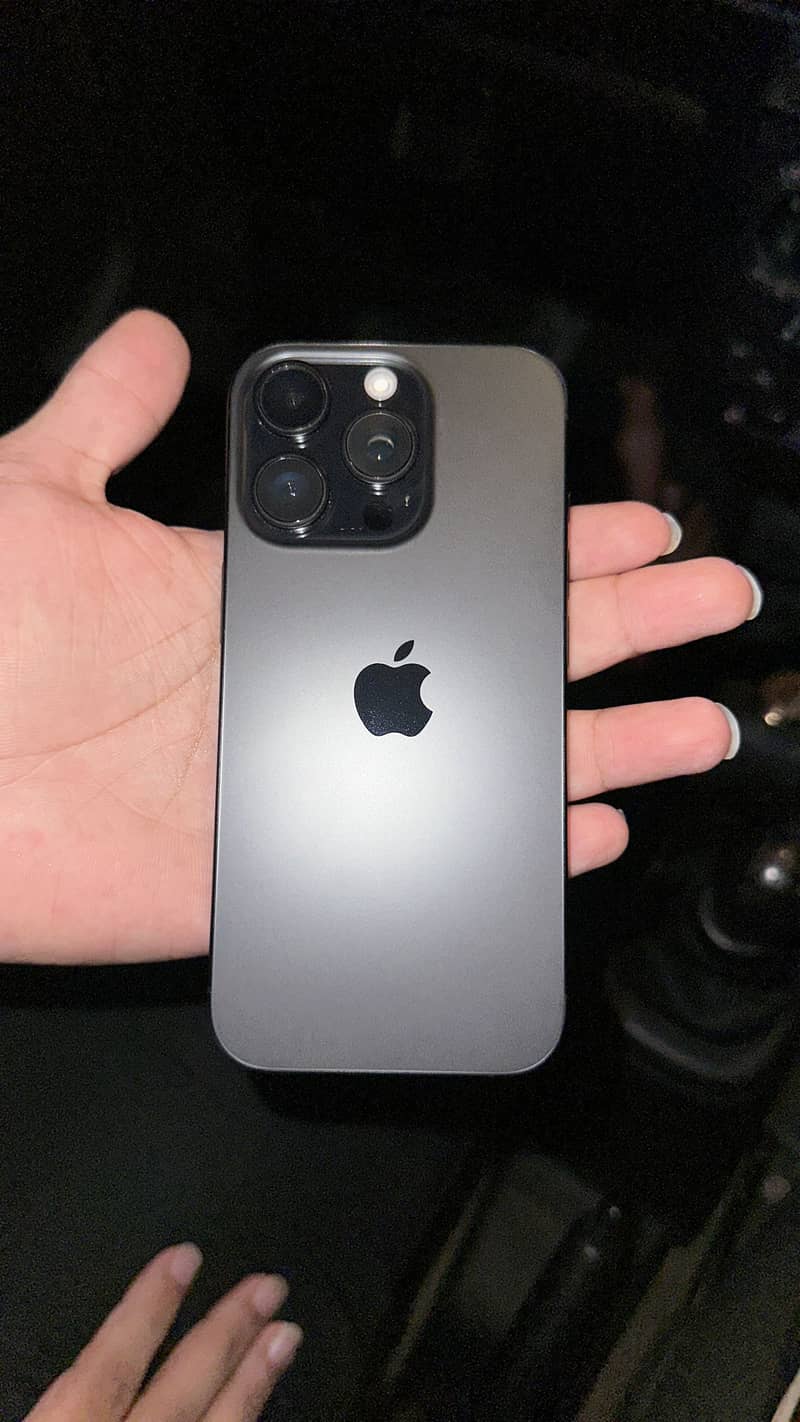 Apple iPhone 16 Pro 4